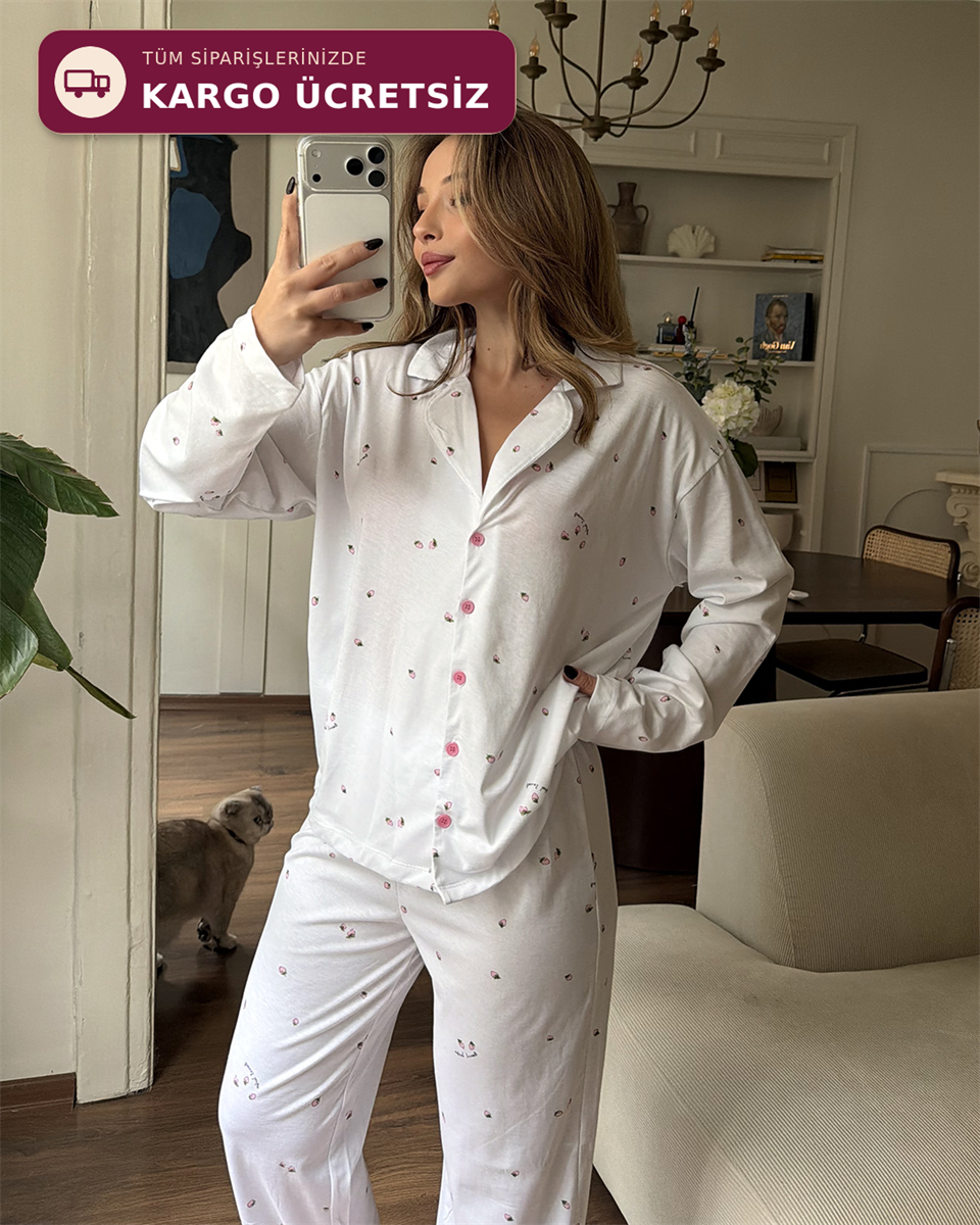 Minik Çilek Desenli Düğmeli Beyaz Pijama Takımı