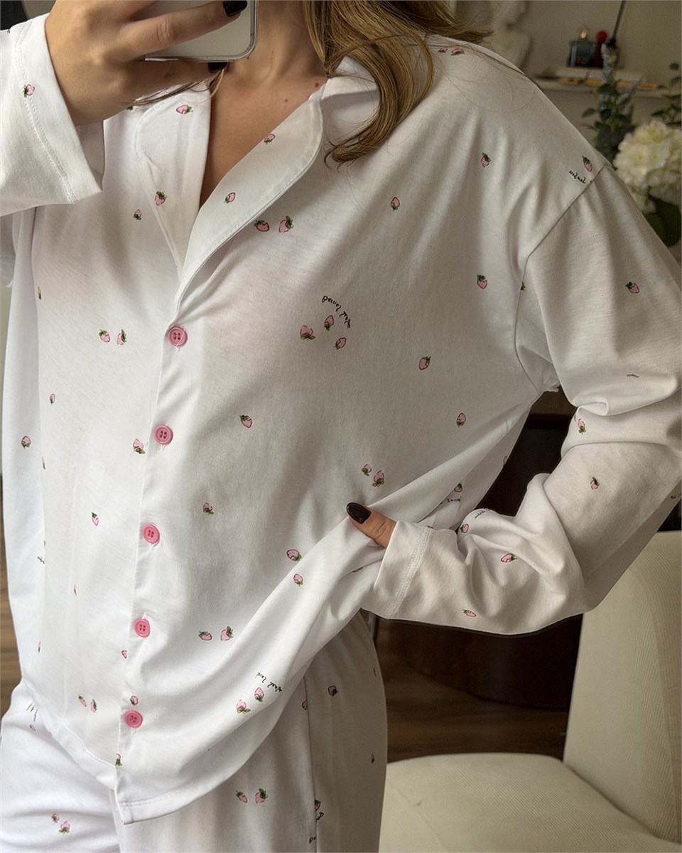 Minik Çilek Desenli Düğmeli Beyaz Pijama Takımı