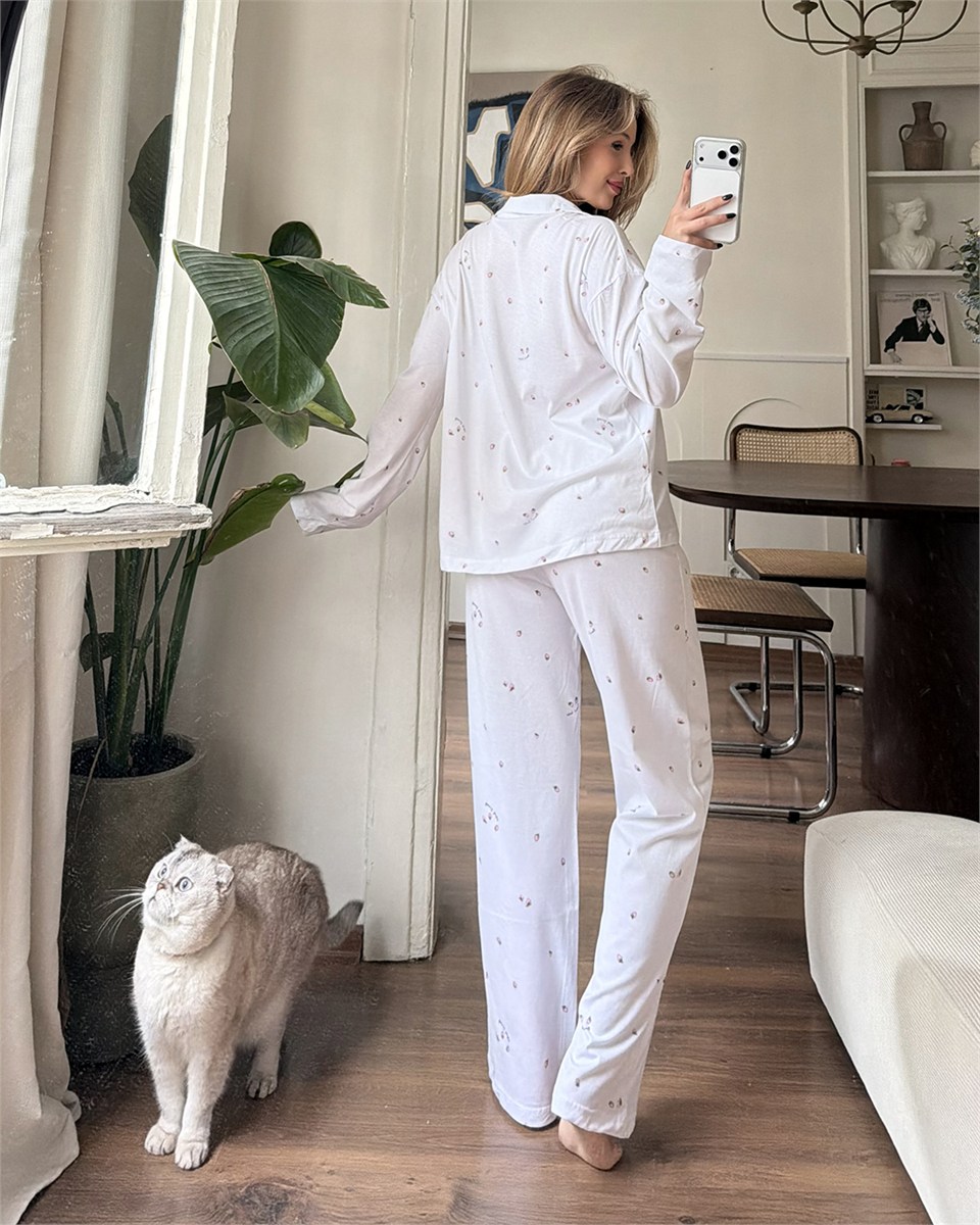 Minik Çilek Desenli Düğmeli Beyaz Pijama Takımı