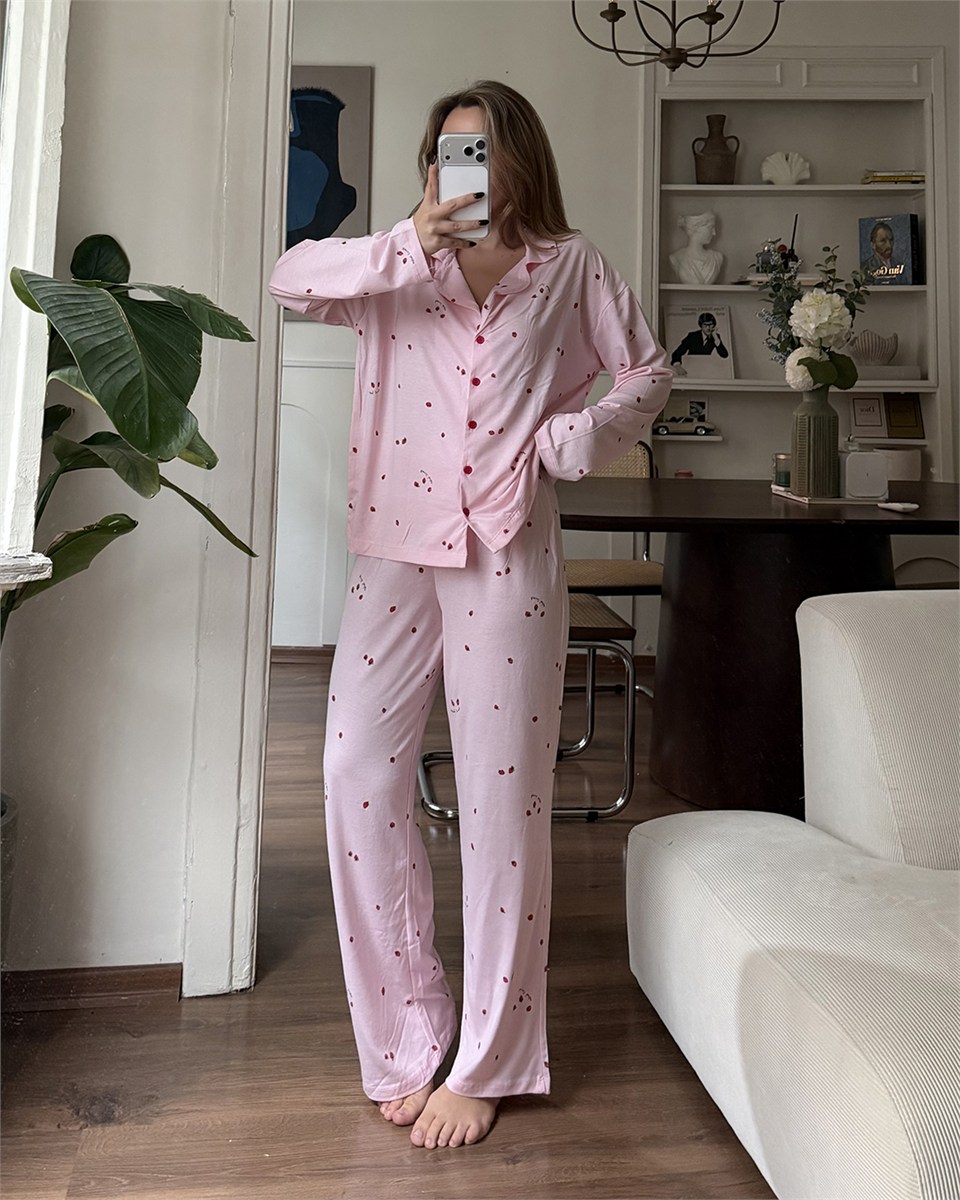 Minik Çilek Desenli Düğmeli Pembe Pijama Takımı
