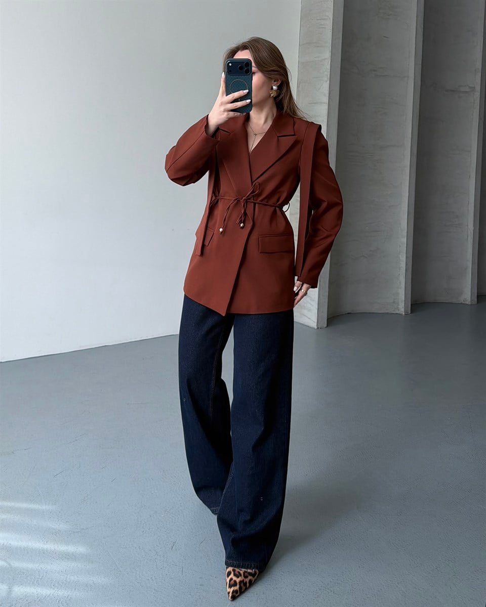 Omuz Detaylı Belden Kuşaklı Kahverengi Blazer Ceket