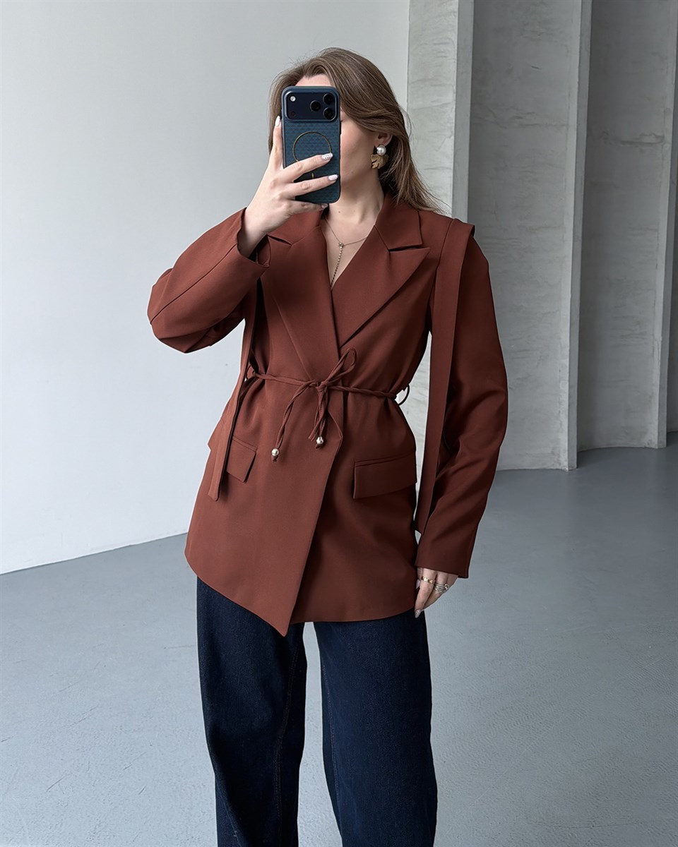 Omuz Detaylı Belden Kuşaklı Kahverengi Blazer Ceket