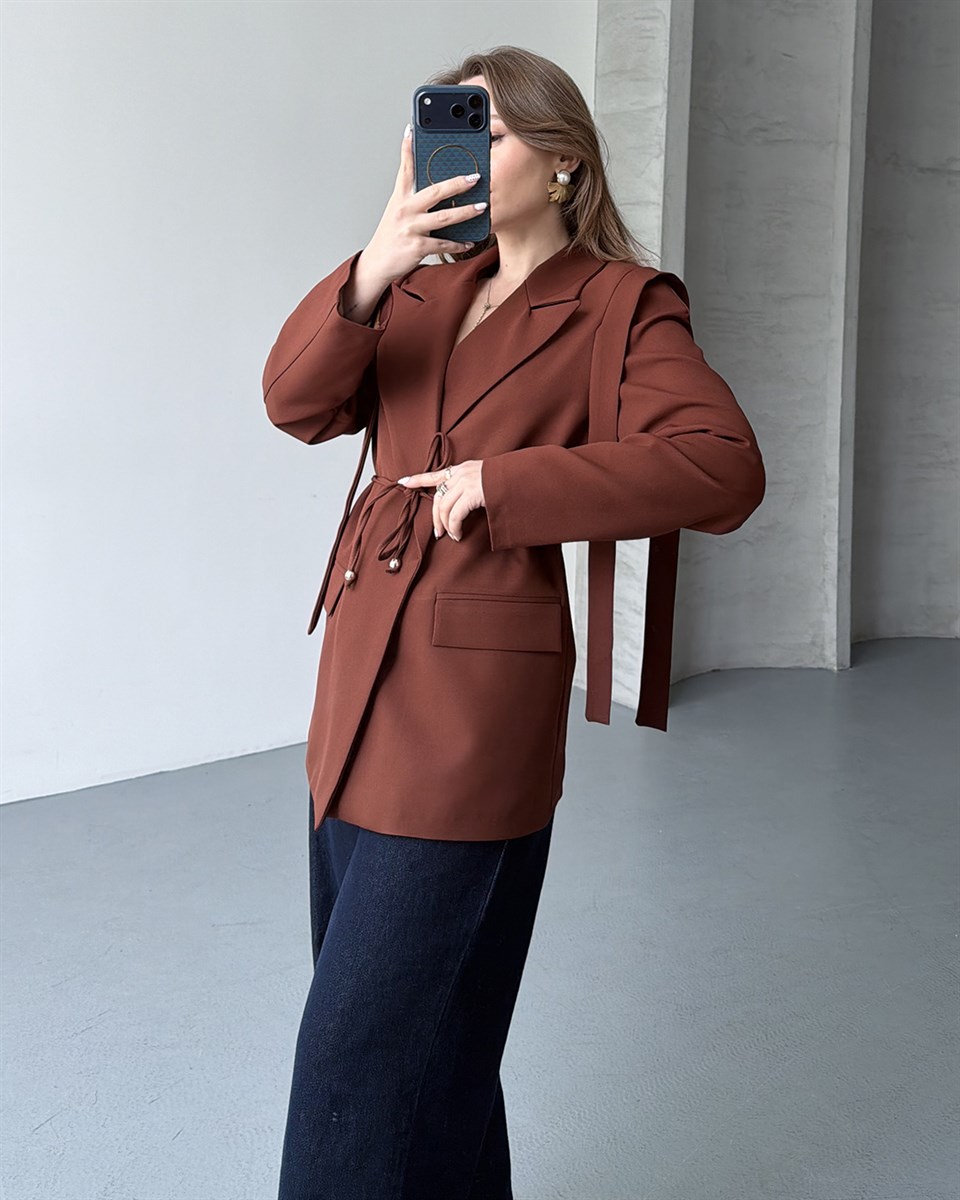 Omuz Detaylı Belden Kuşaklı Kahverengi Blazer Ceket