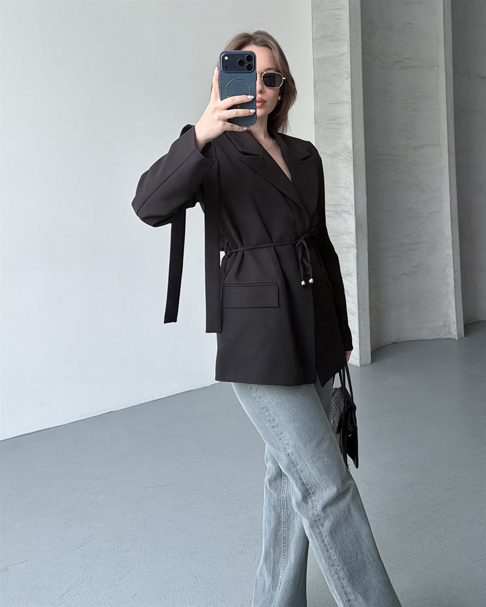 Omuz Detaylı Belden Kuşaklı Siyah Blazer Ceket