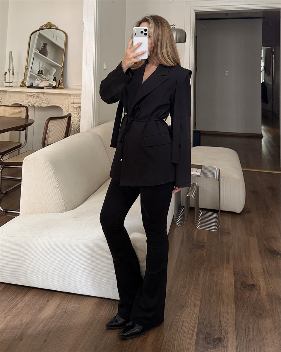 Omuz Detaylı Belden Kuşaklı Siyah Blazer Ceket