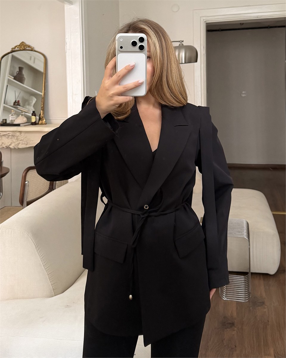 Omuz Detaylı Belden Kuşaklı Siyah Blazer Ceket