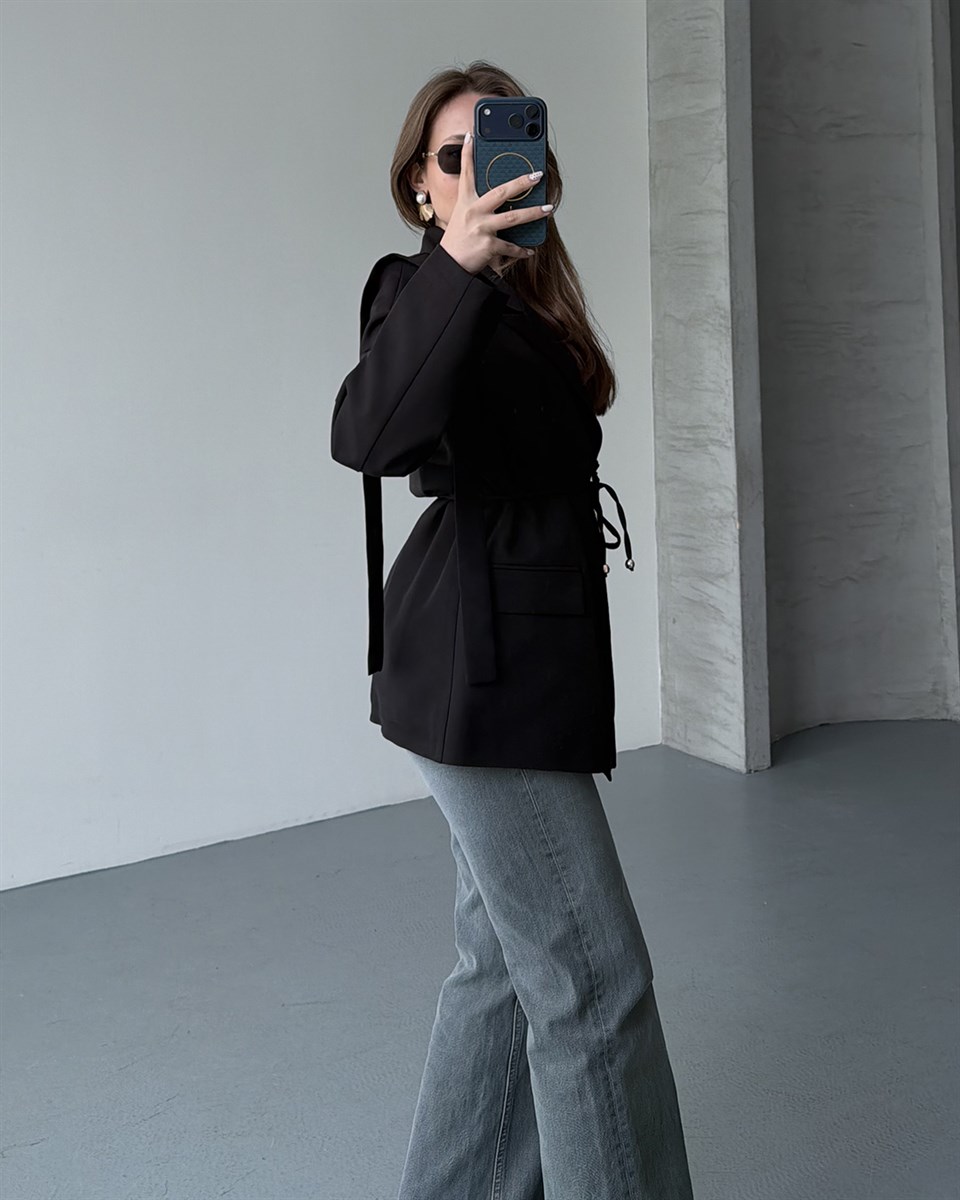 Omuz Detaylı Belden Kuşaklı Siyah Blazer Ceket