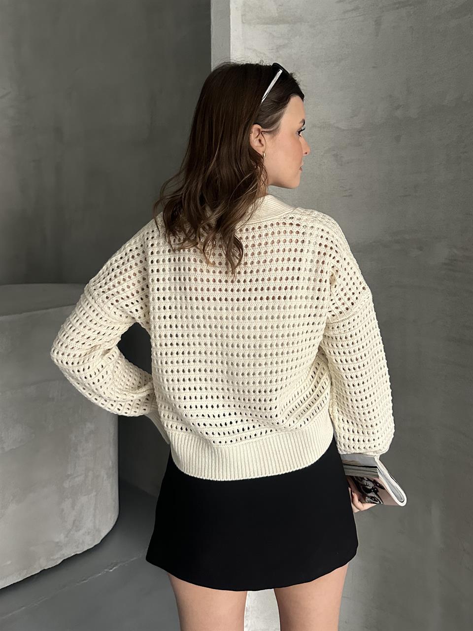 Önü Bağcıklı Ajurlu Yazlık Ekru Triko Kazak