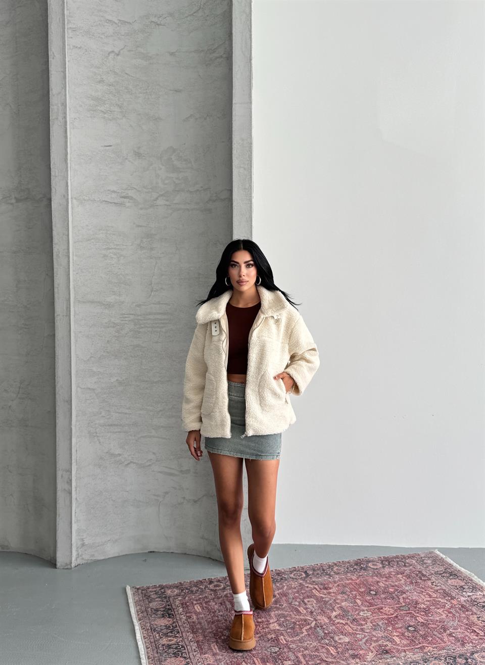 Oval Cepli Bej Peluş Ceket