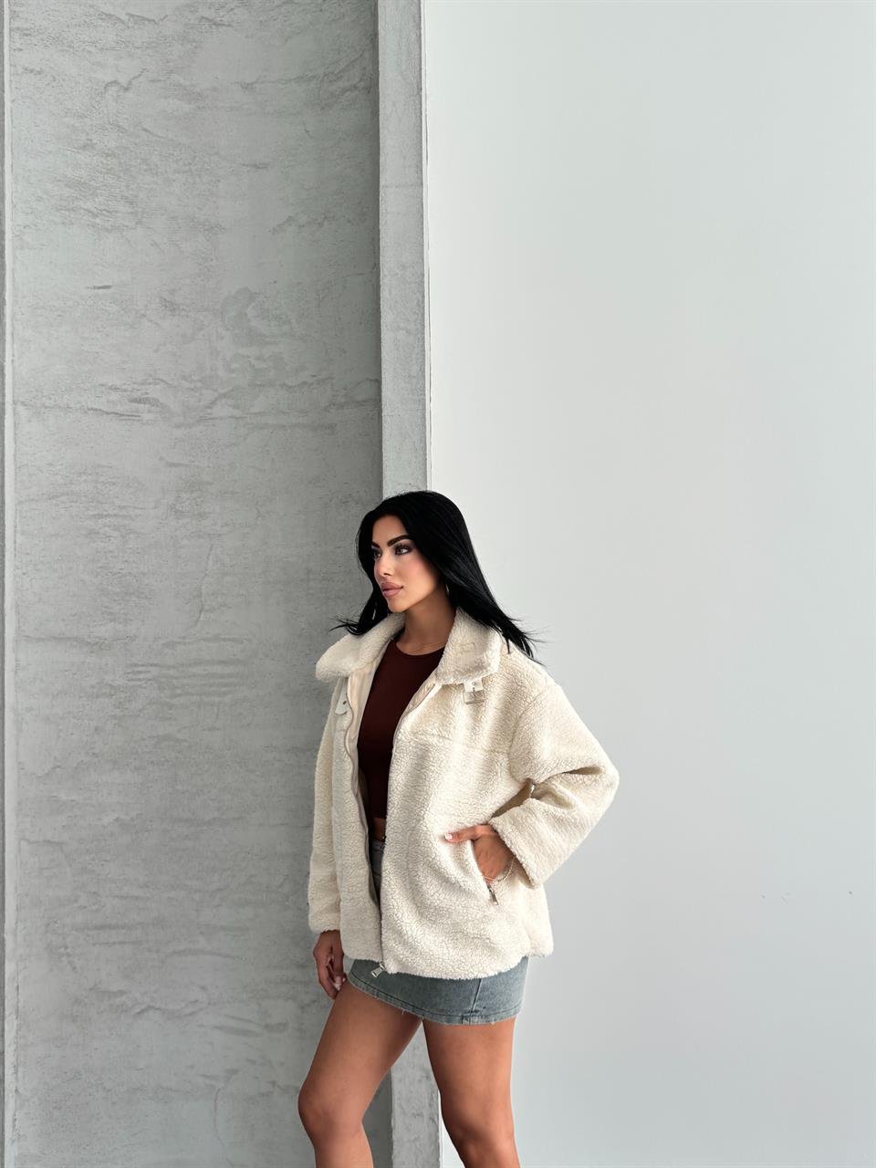 Oval Cepli Bej Peluş Ceket