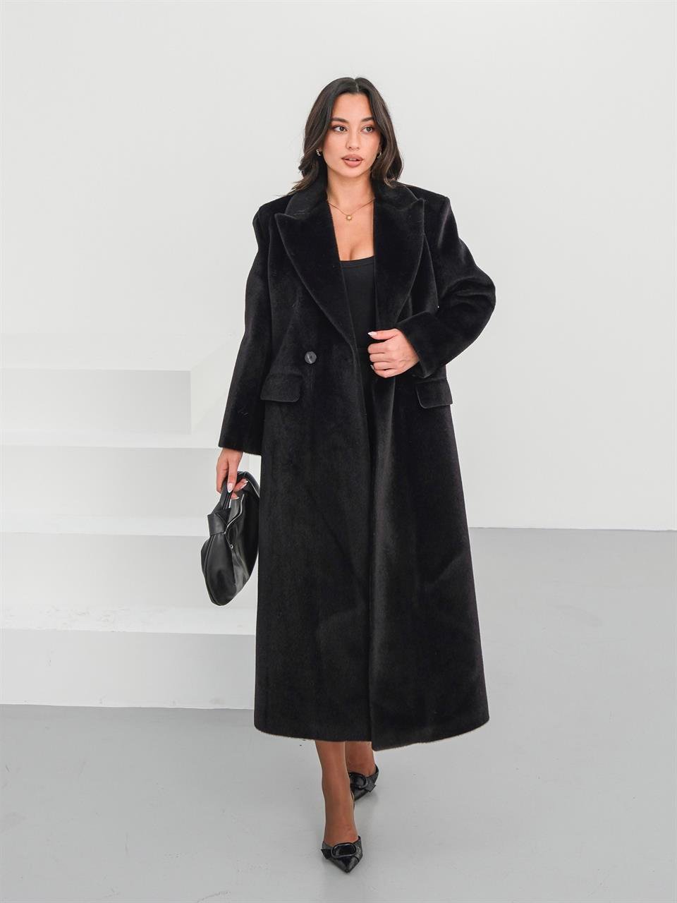 Oversize Yün Karışımlı Siyah Yumoş Kaban