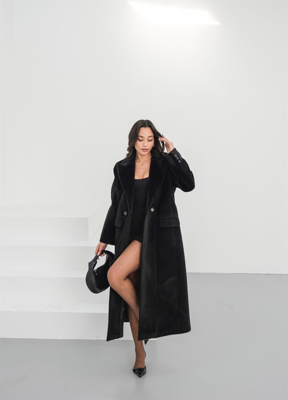 Oversize Yün Karışımlı Siyah Yumoş Kaban