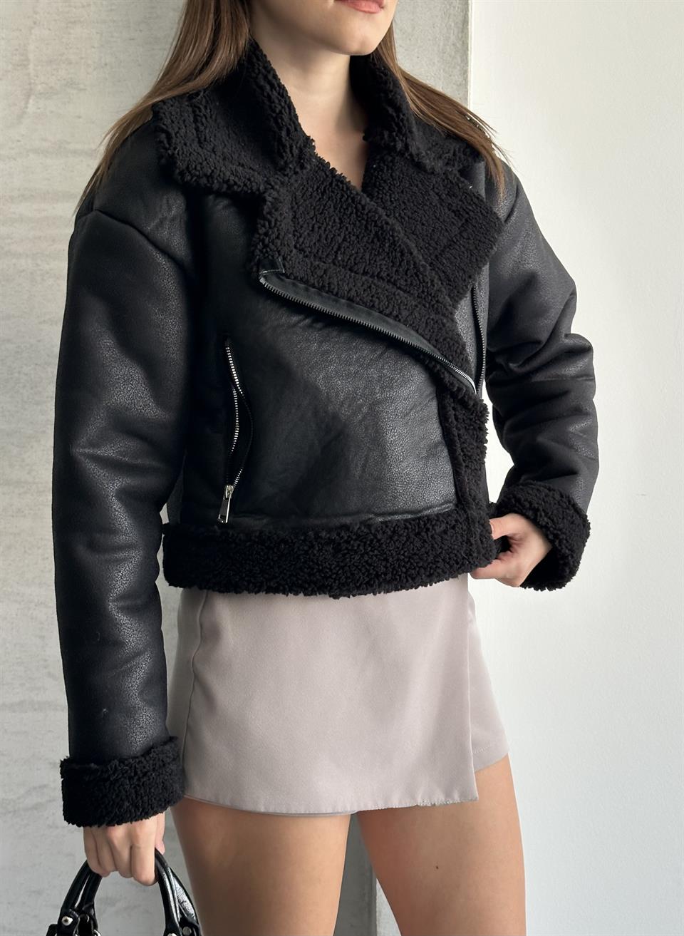 Peluş Yaka Siyah Kısa Deri Mont