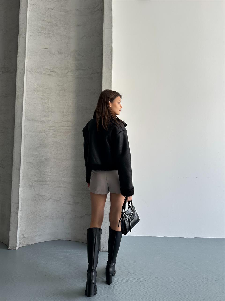 Peluş Yaka Siyah Kısa Deri Mont