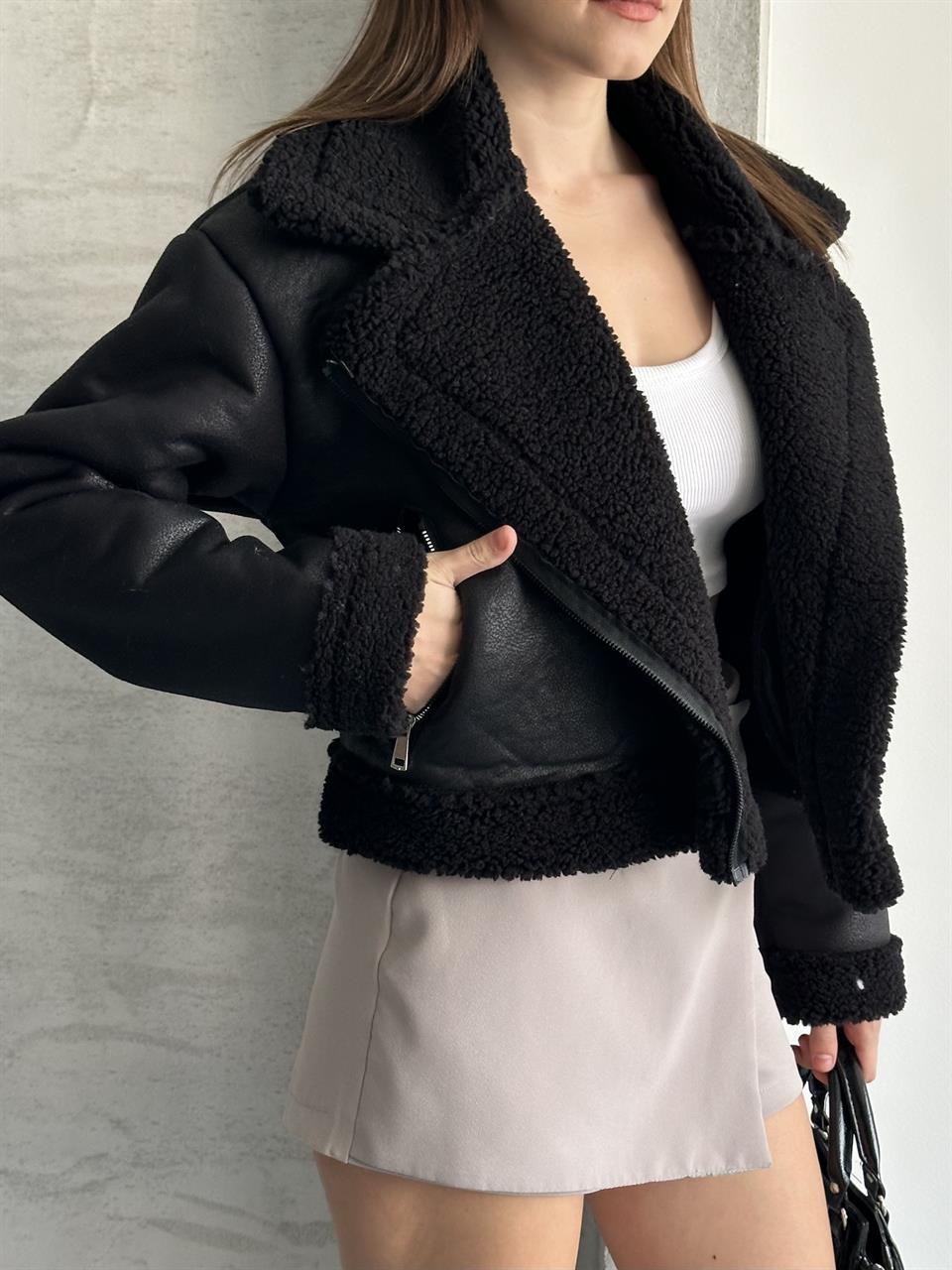 Peluş Yaka Siyah Kısa Deri Mont