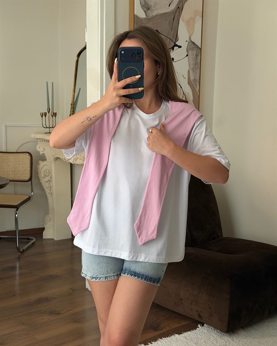 Pembe Fular Detaylı Oversize Tişört