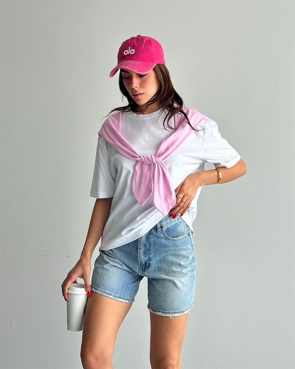 Pembe Fular Detaylı Oversize Tişört