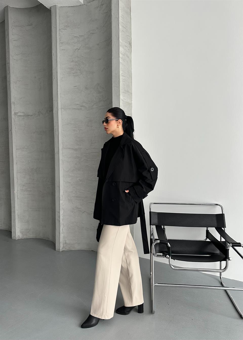 Perry Düğmeli Kısa Siyah Trençkot