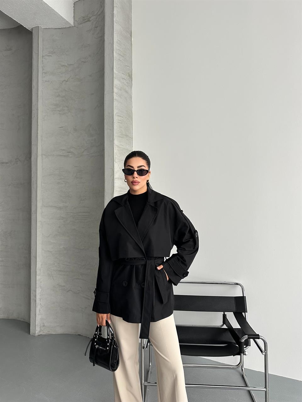 Perry Düğmeli Kısa Siyah Trençkot