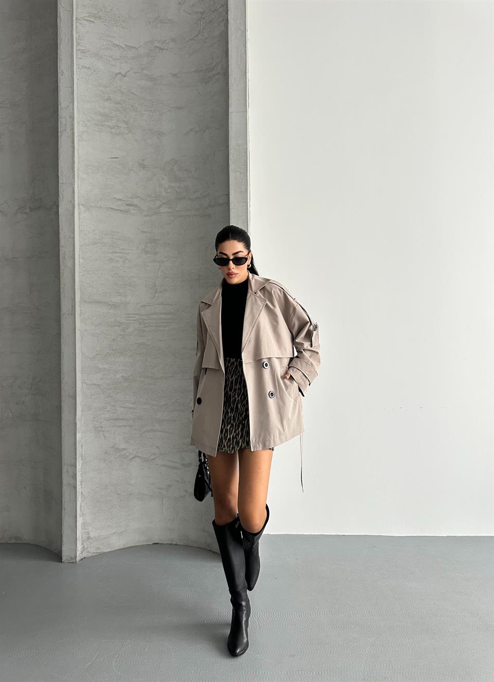 Perry Düğmeli Kısa Taş Trençkot