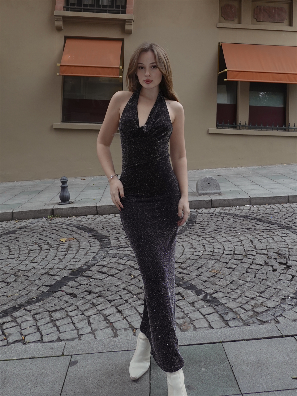 Premium Sırt Dekolteli Simli Siyah Uzun Elbise