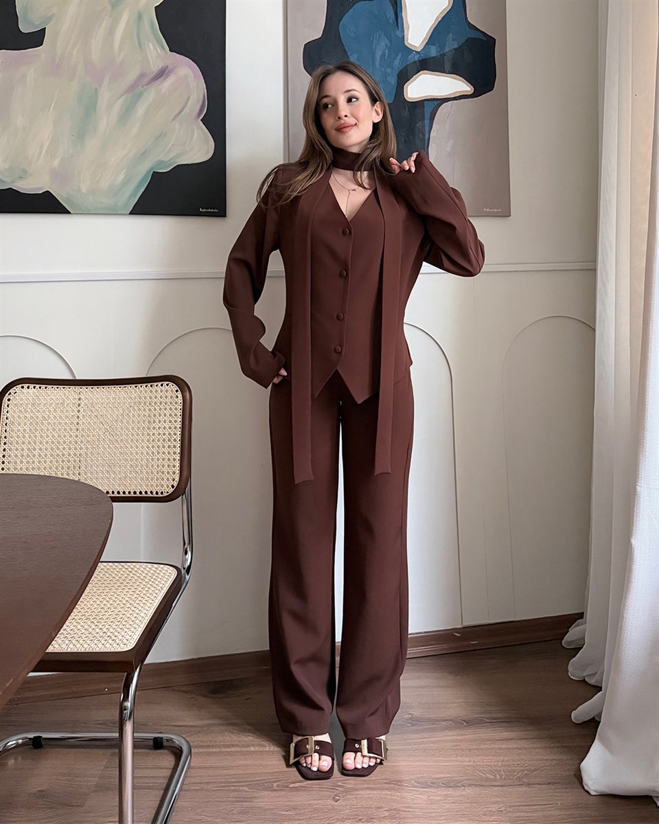 Şal Detaylı Kahverengi Blazer Takım