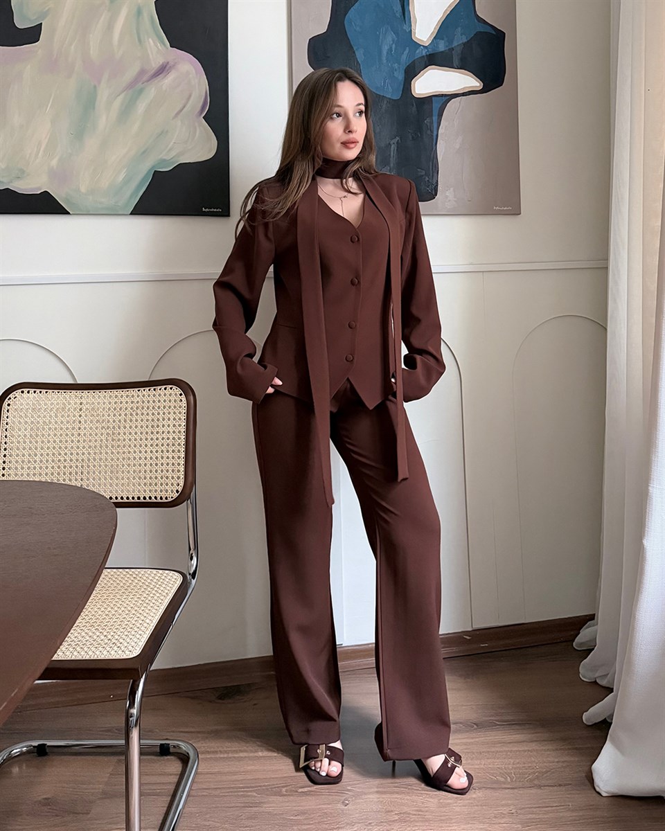 Şal Detaylı Kahverengi Blazer Takım