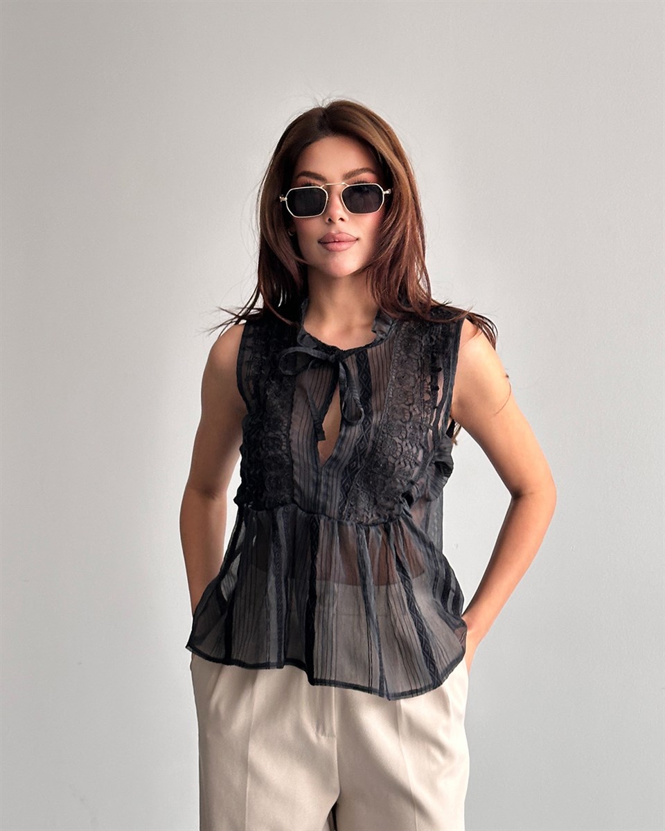 Şifon Transparan Güpürlü Siyah Bluz