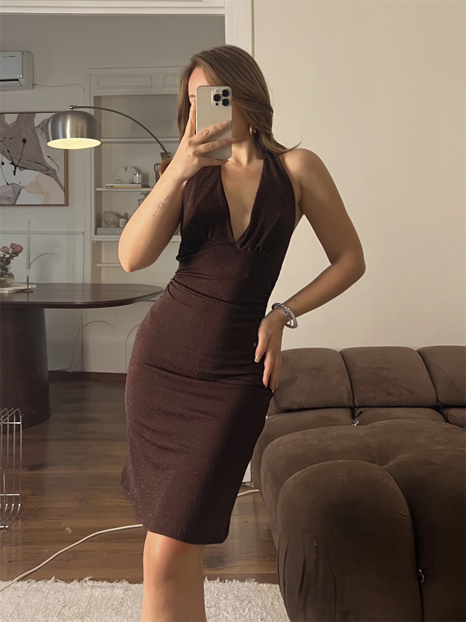 Sırt Dekolteli Taşlı Kahverengi Elbise