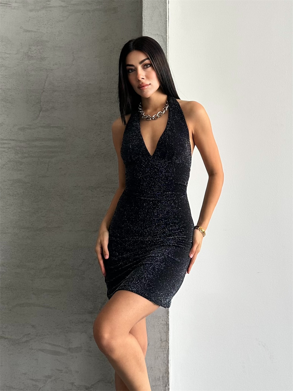 Sırt Dekolteli Taşlı Siyah Elbise