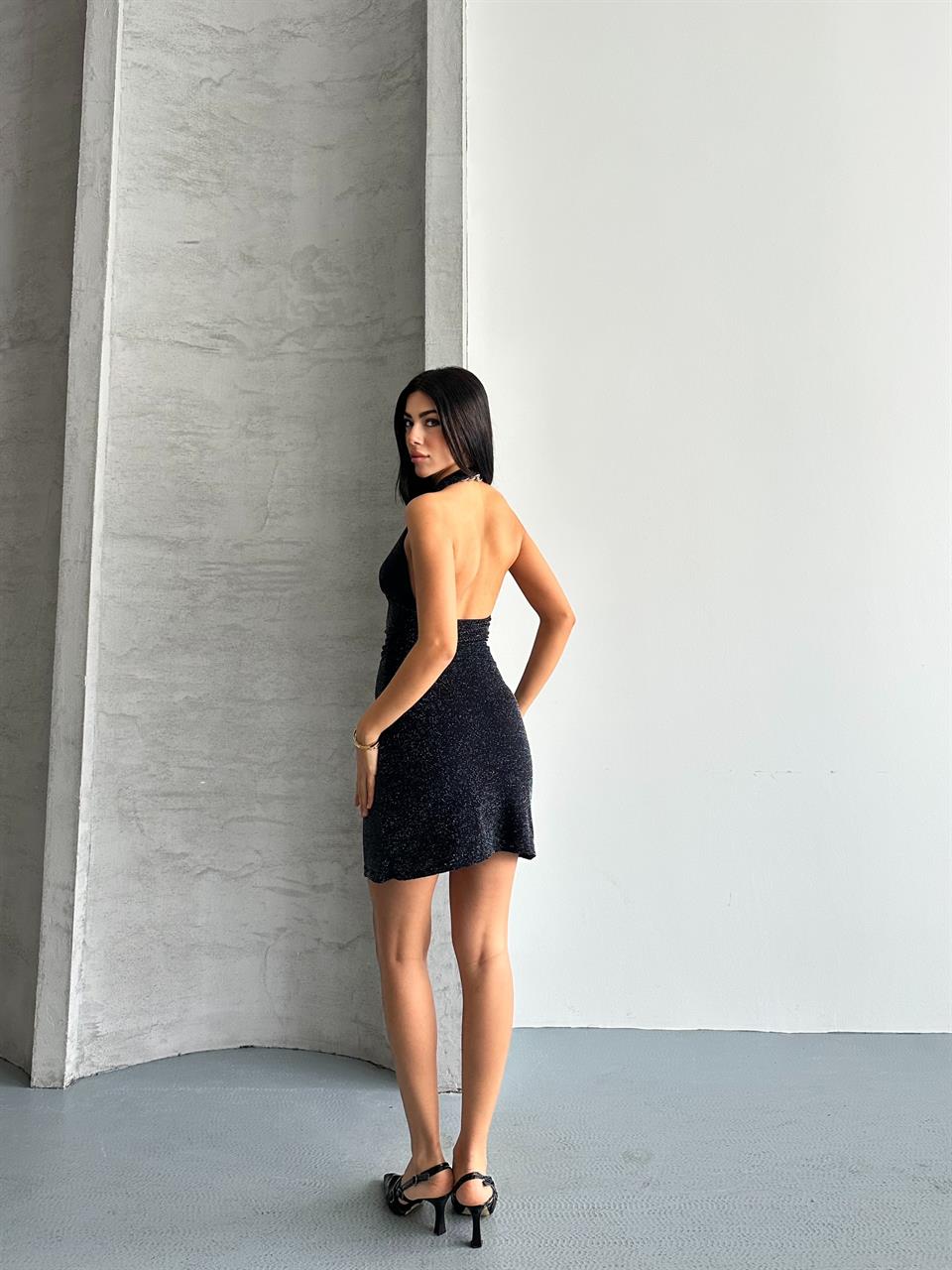 Sırt Dekolteli Taşlı Siyah Elbise