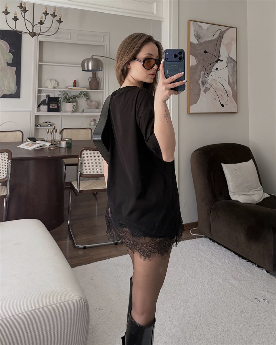 Siyah Dantel Detaylı Oversize Tişört