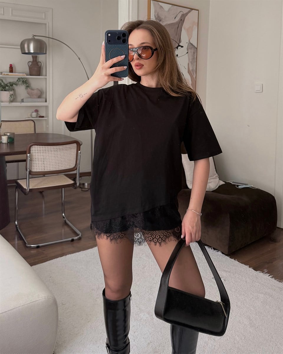 Siyah Dantel Detaylı Oversize Tişört