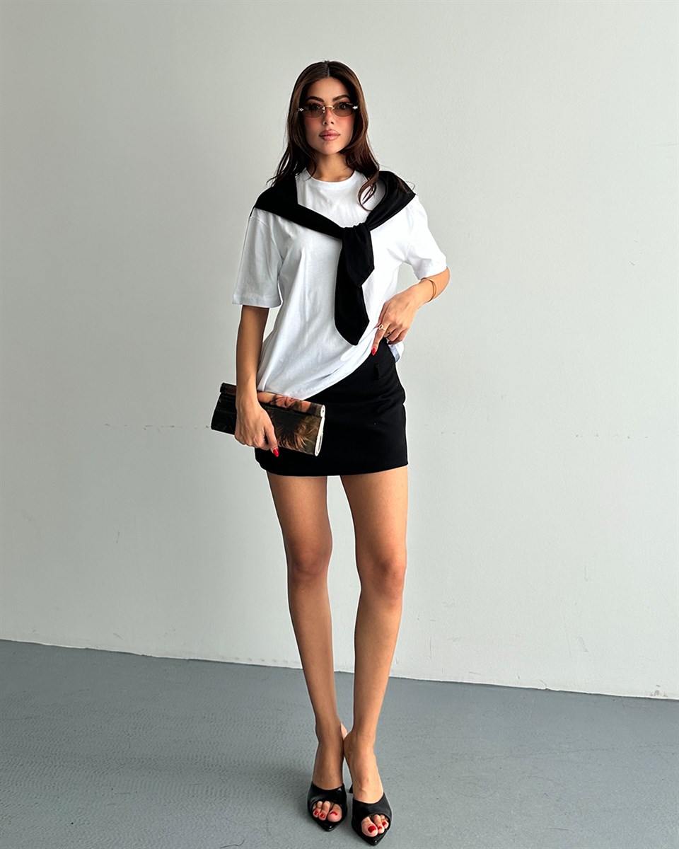 Siyah Fular Detaylı Oversize Tişört