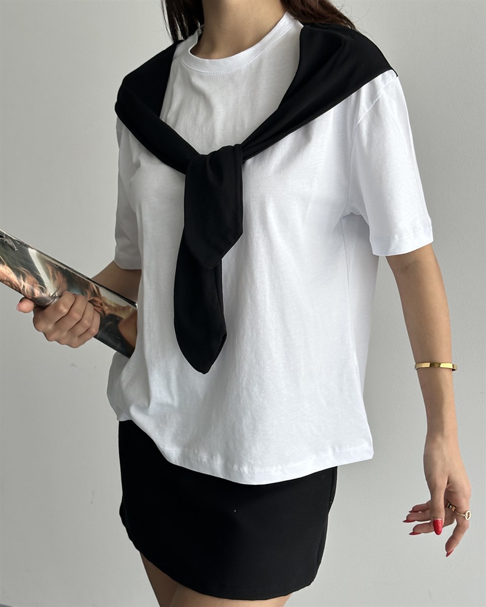 Siyah Fular Detaylı Oversize Tişört