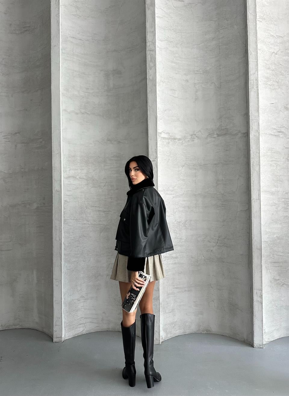 Siyah Kürk Yakalı Körüklü Deri Ceket