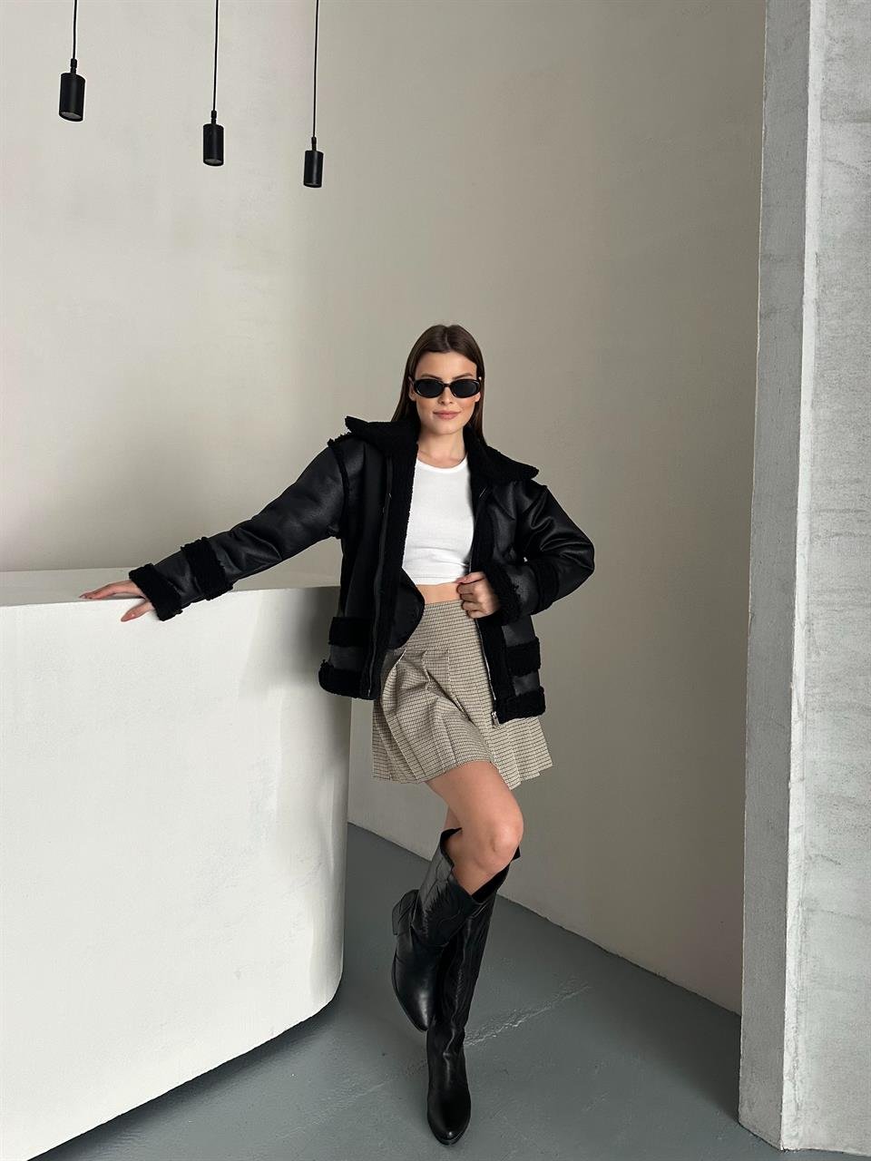 Siyah Peluş Deri Siyah Mont