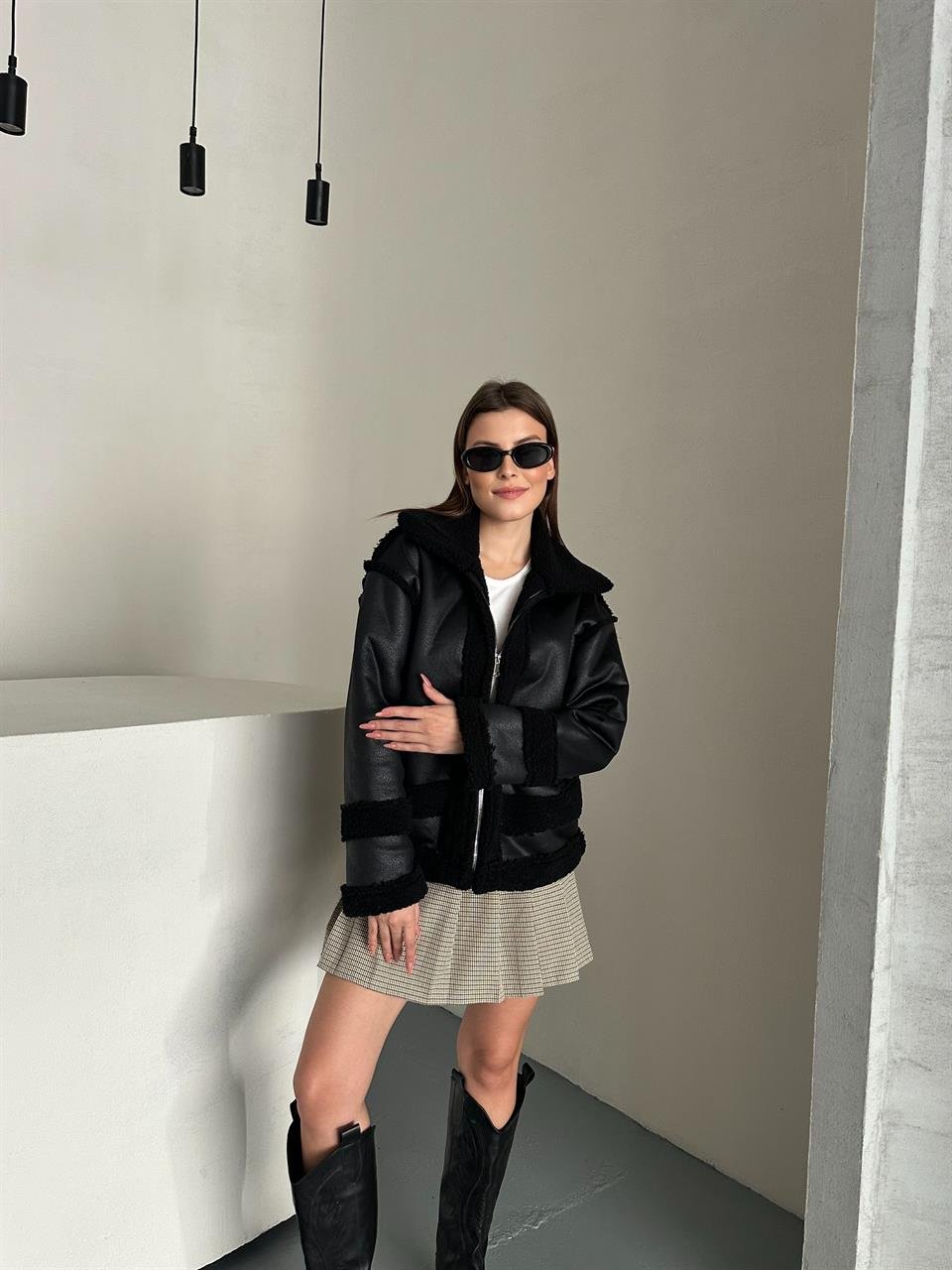 Siyah Peluş Deri Siyah Mont