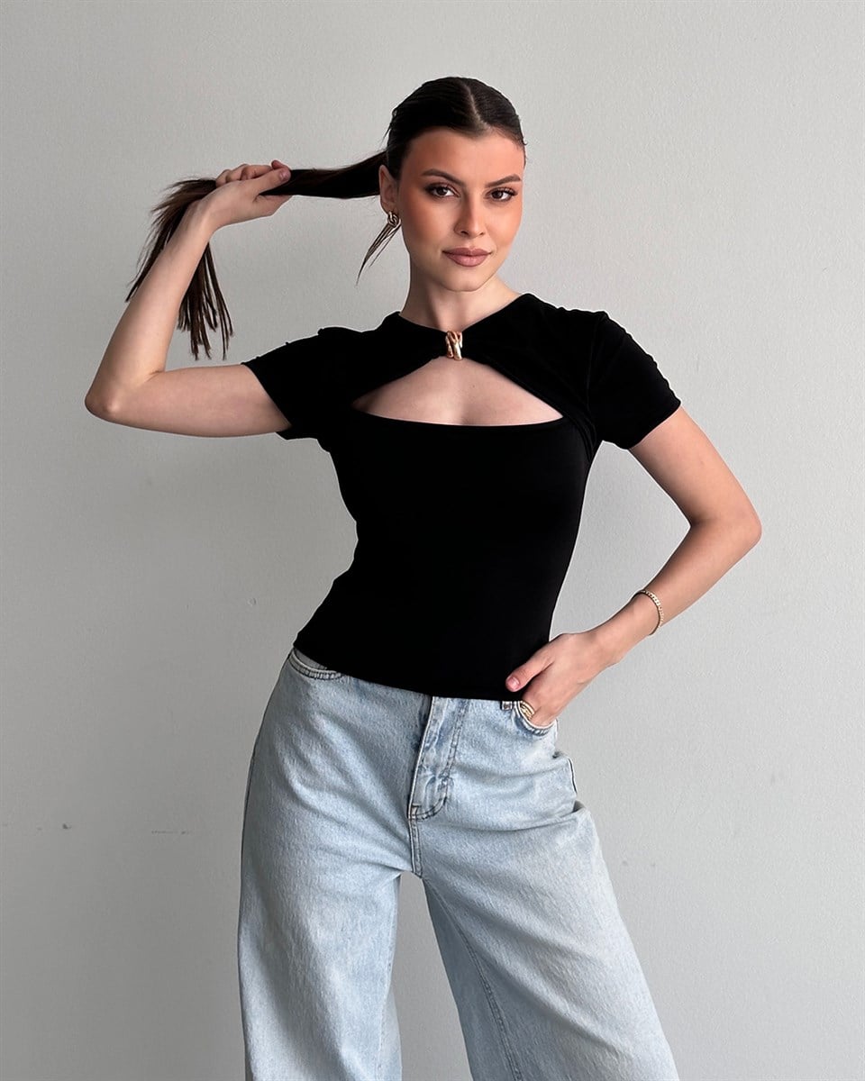 Siyah Pencere Detaylı Tokalı Bluz