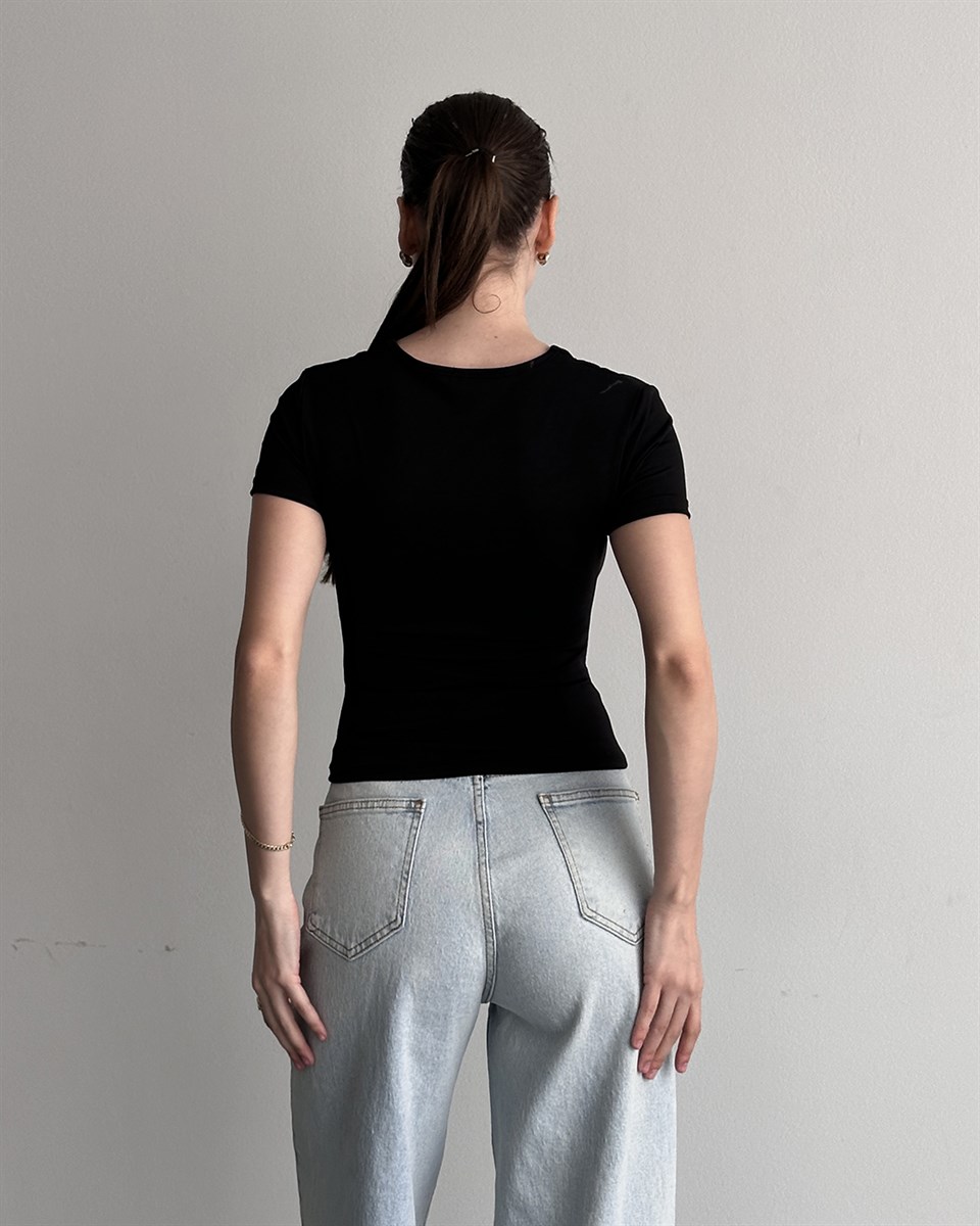 Siyah Pencere Detaylı Tokalı Bluz