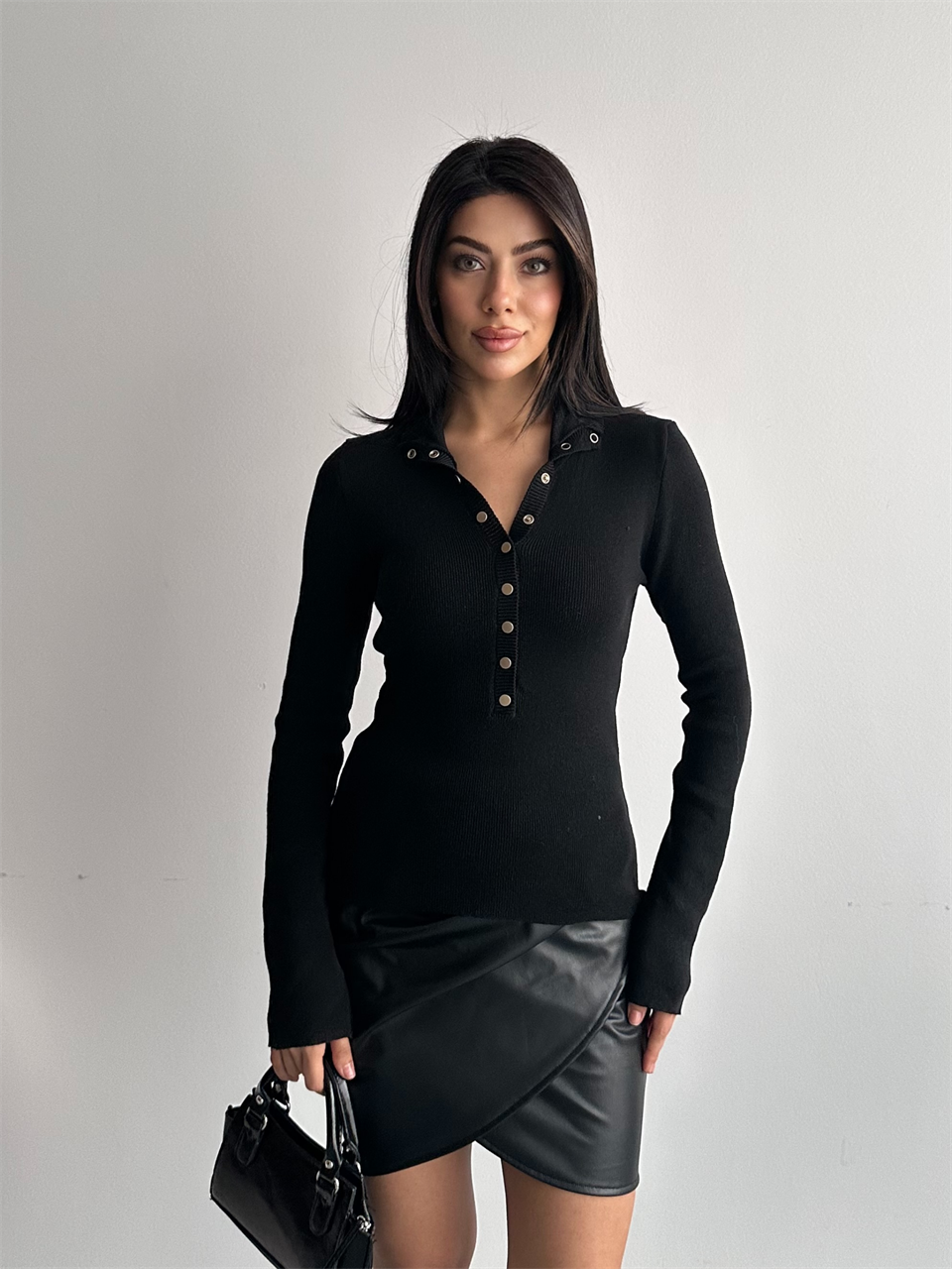 Tam Kalıp Düğmeli Siyah Kazak