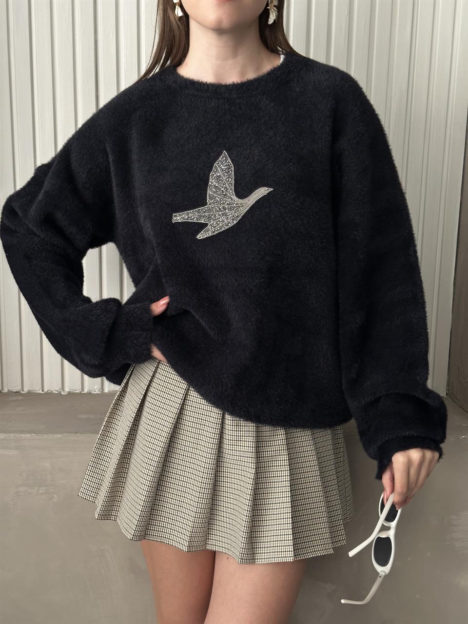 Taş Detaylı Siyah Kazak