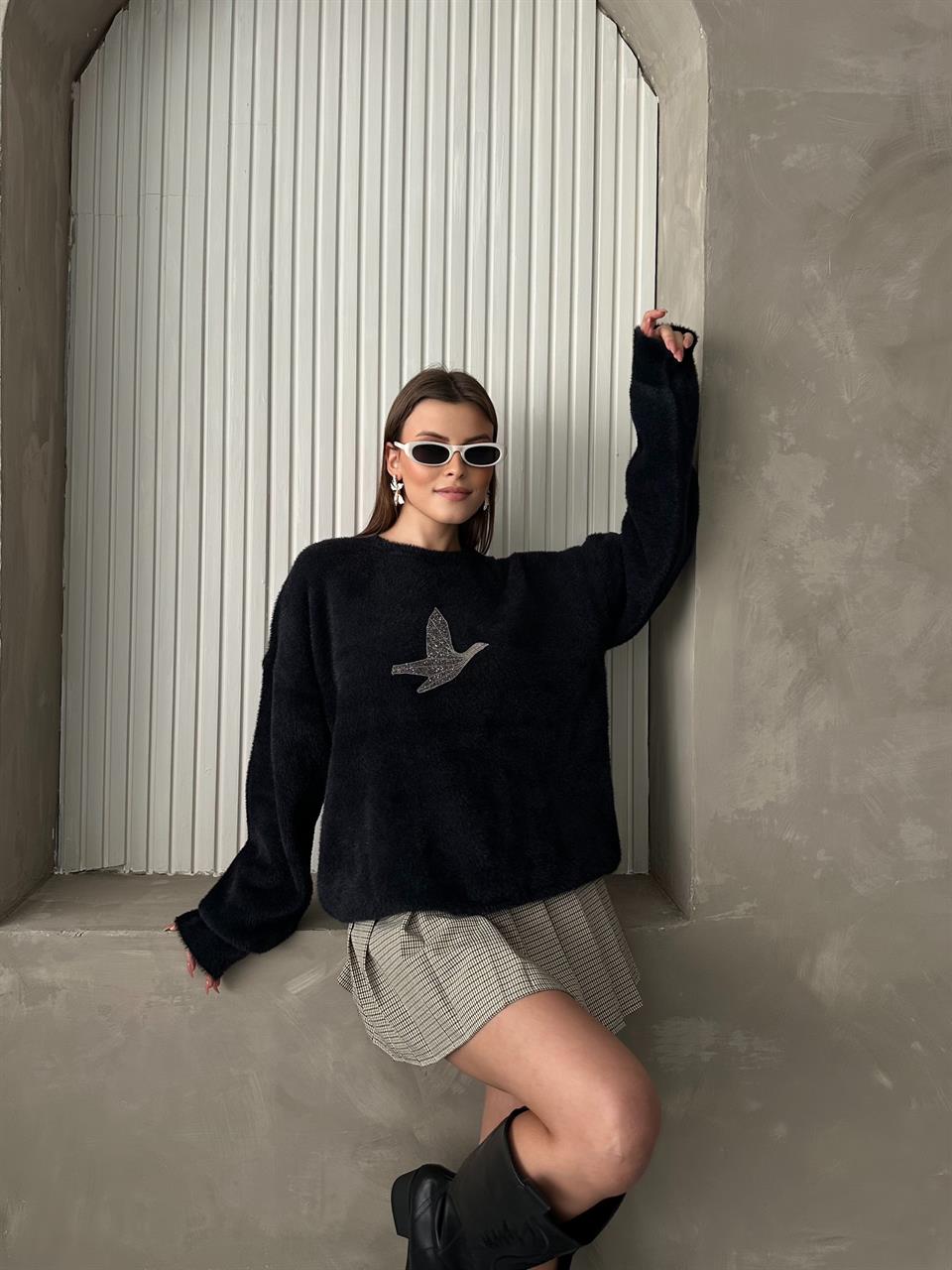 Taş Detaylı Siyah Kazak