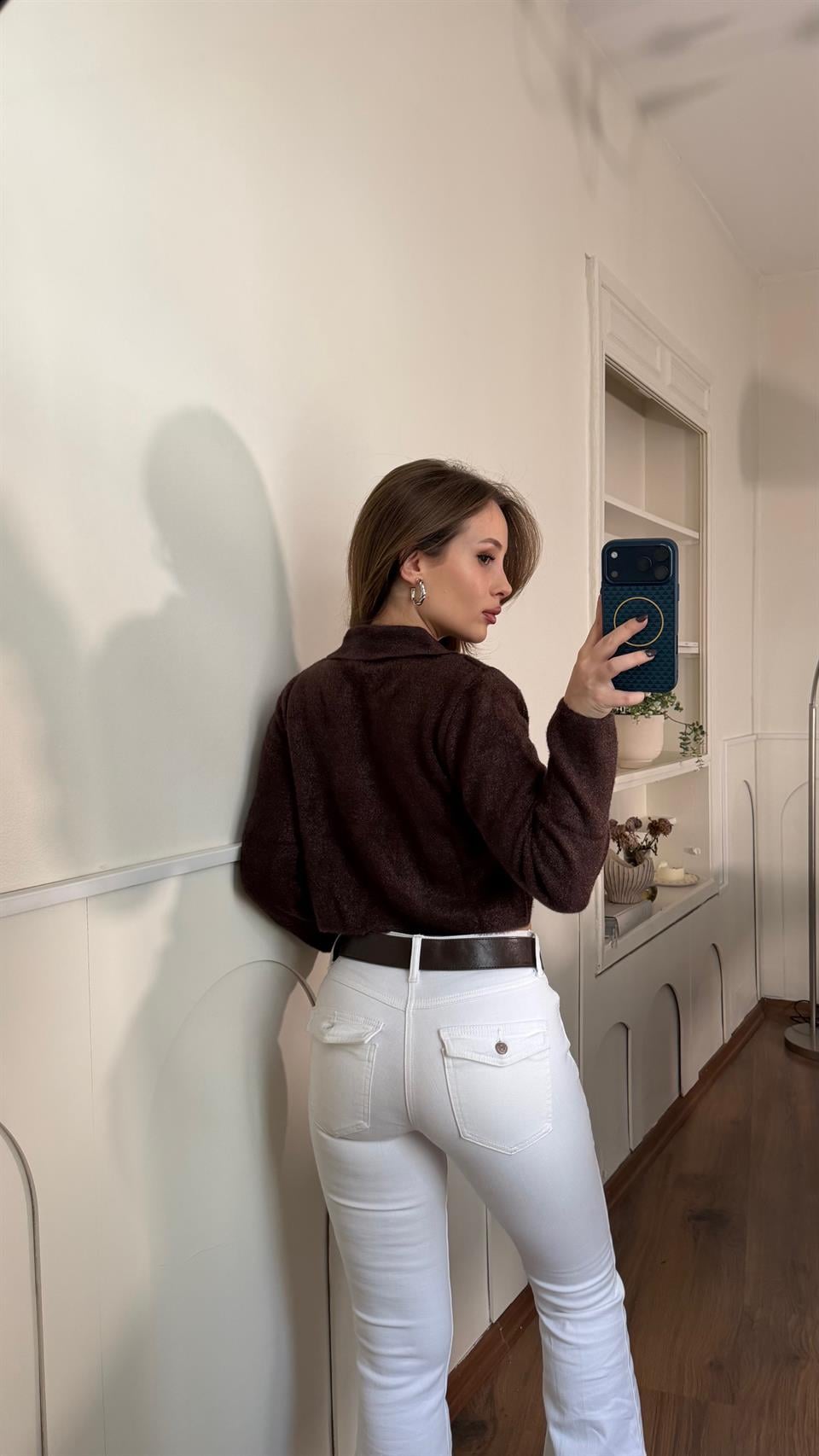 Taşlı Yakalı Kahverengi Crop Kazak