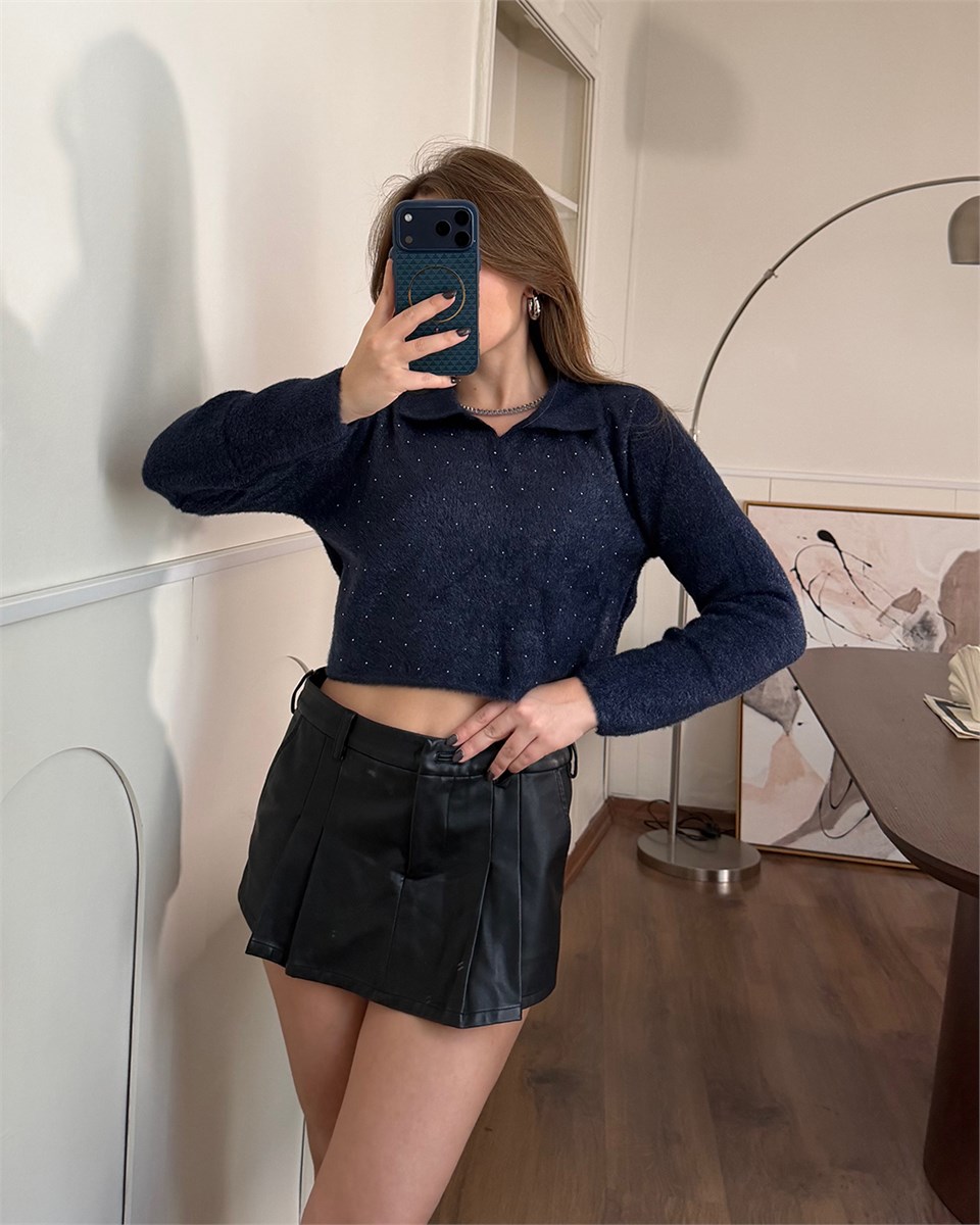 Taşlı Yakalı Lacivert Crop Kazak