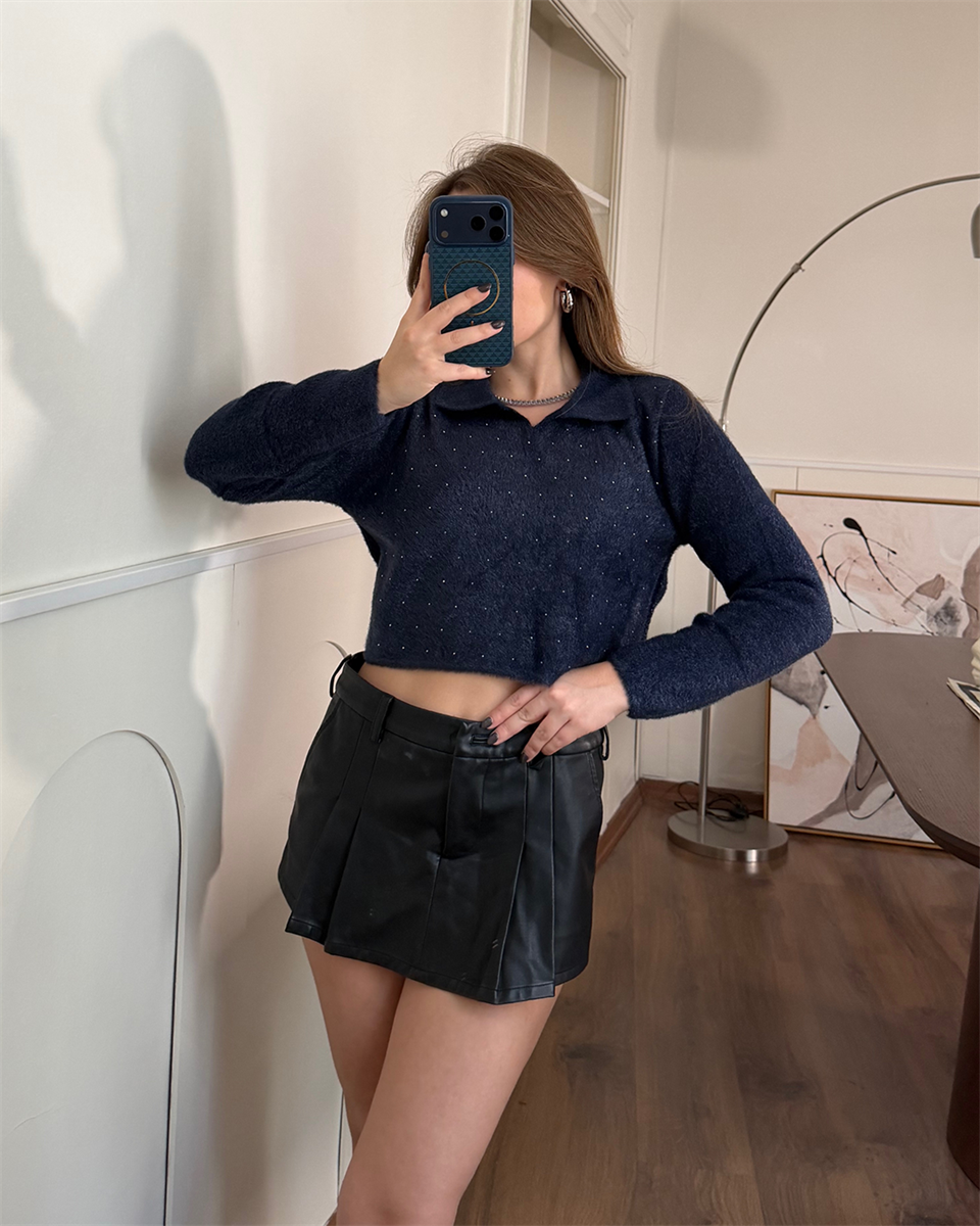Taşlı Yakalı Lacivert Crop Kazak