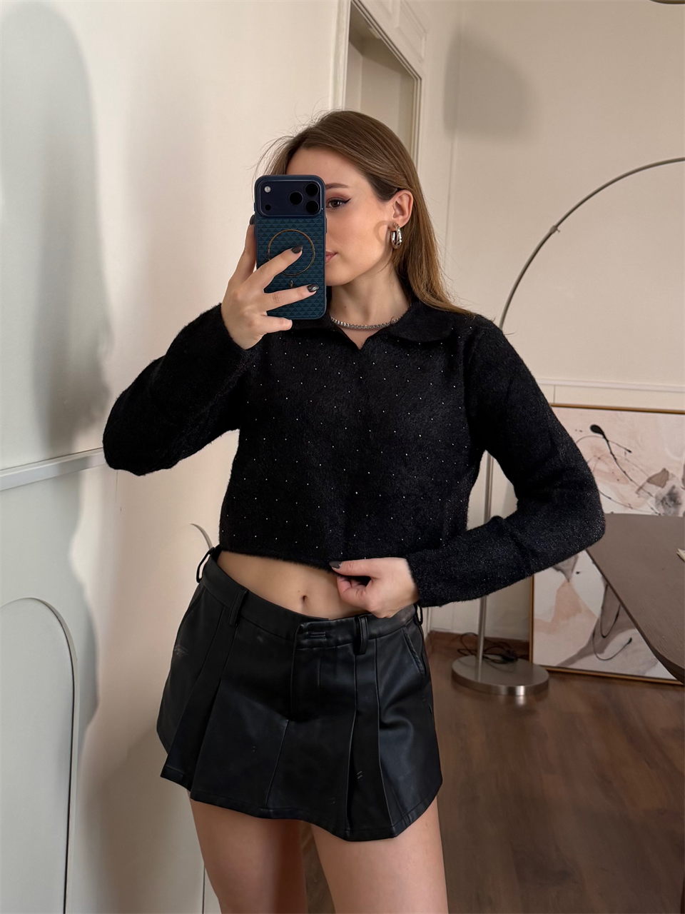 Taşlı Yakalı Siyah Crop Kazak