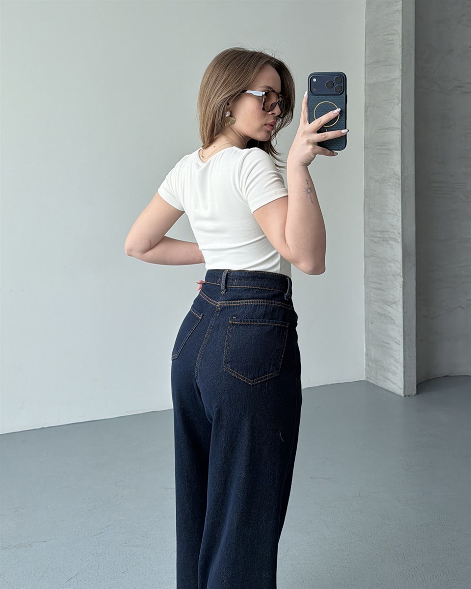 V Yaka Beyaz Tişört