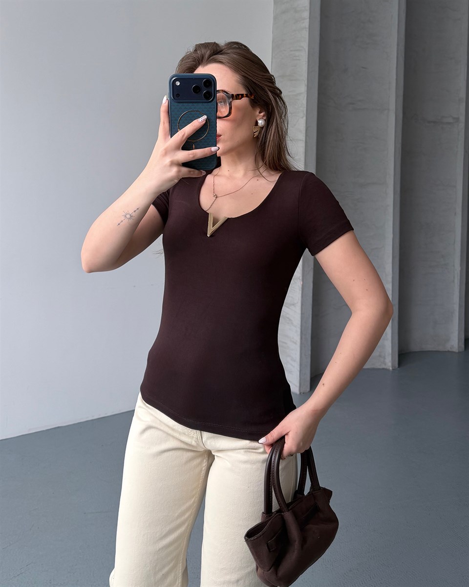 V Yaka Kahverengi Tişört