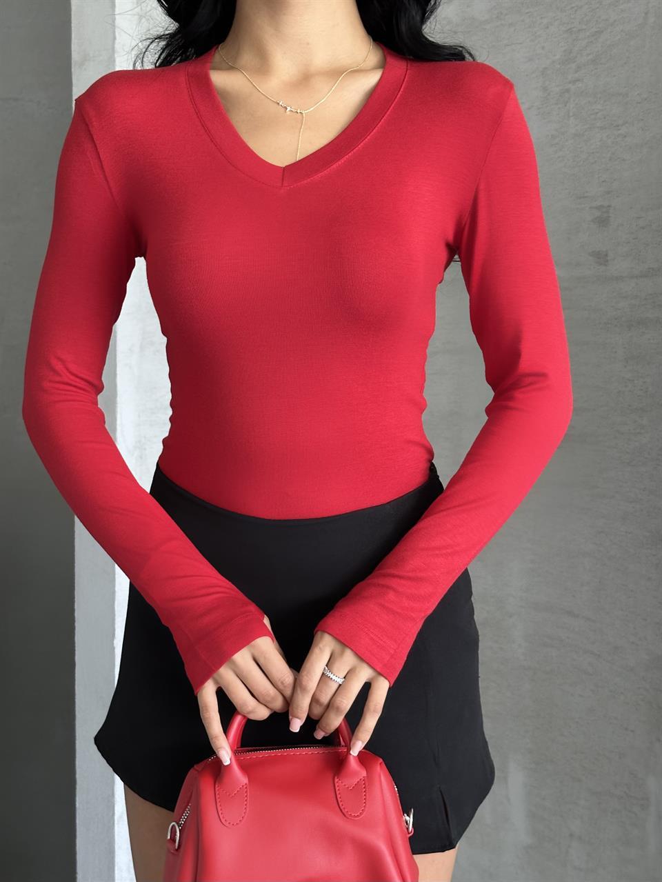 V Yaka Uzun Kollu Kırmızı Basic Bluz